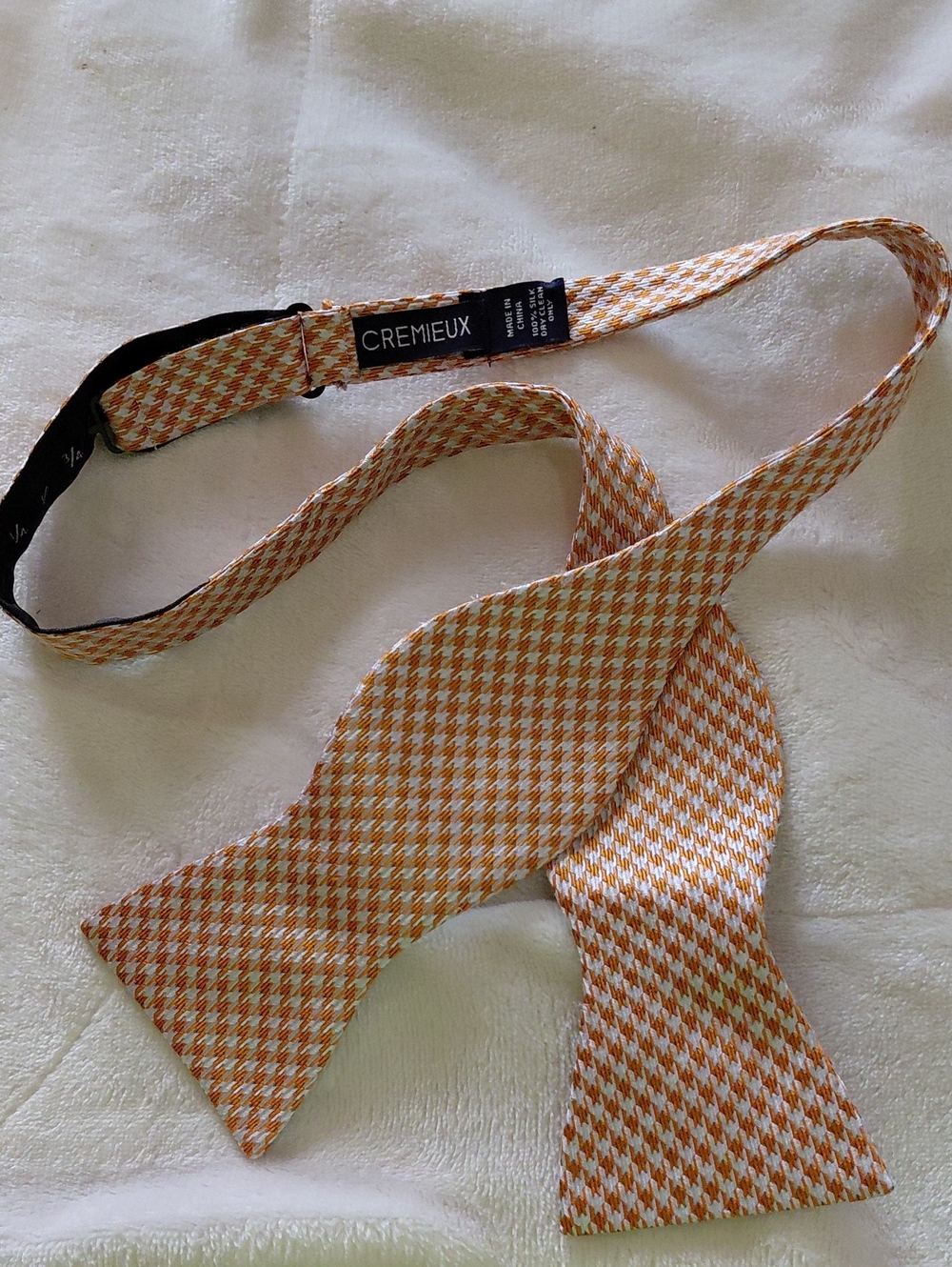Daniel Cremieux 100% SILK. Orange and White Houndstooth Self-Tie Bow Tie